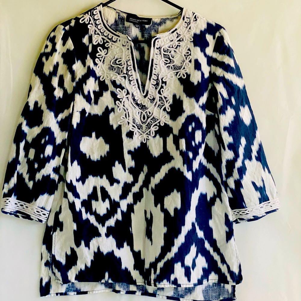 Woman Jones New York signature shirt